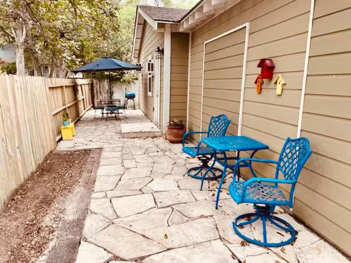 Elm Street Cottage Seguin Bagian luar foto