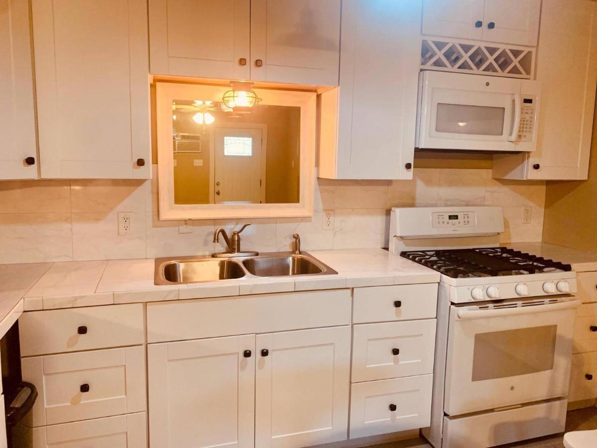 Elm Street Cottage Seguin Bagian luar foto