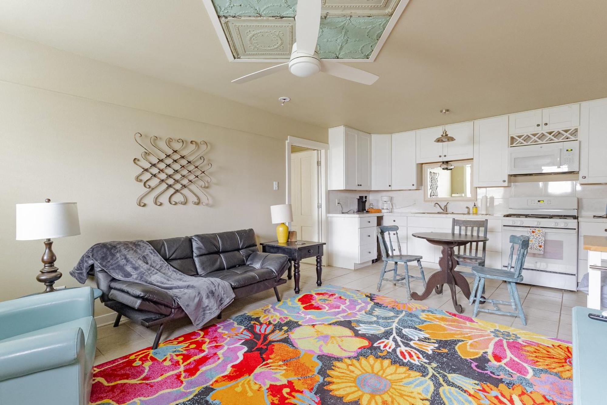 Elm Street Cottage Seguin Bagian luar foto