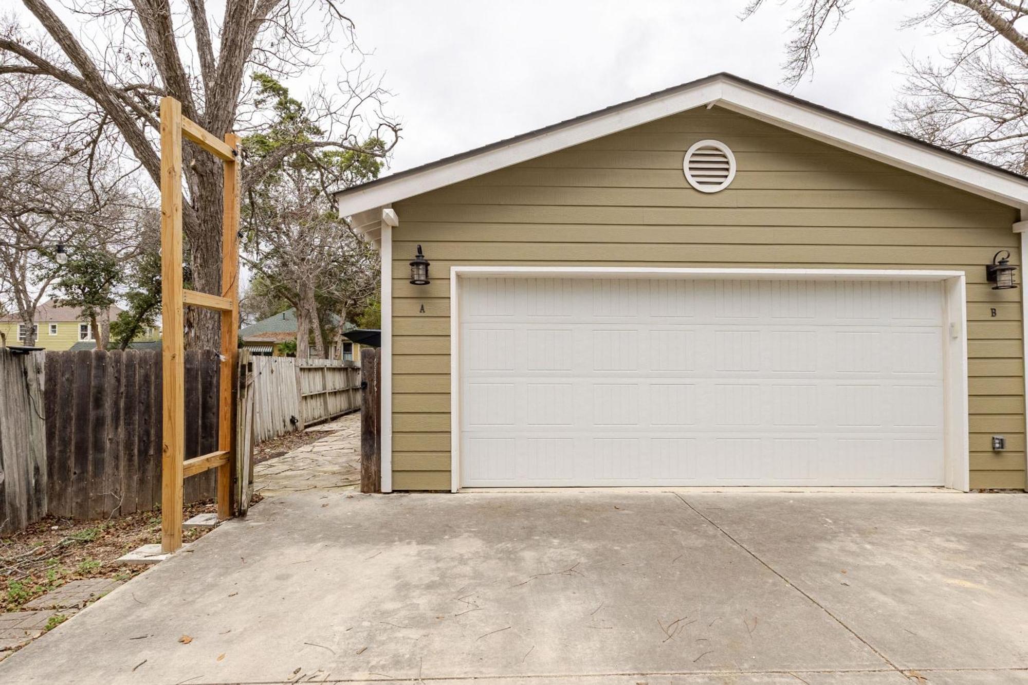 Elm Street Cottage Seguin Bagian luar foto